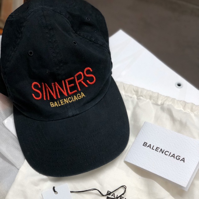 sinners cap balenciaga