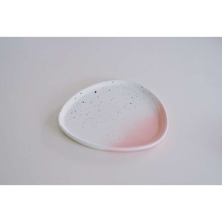 Mr.clayceramics จานเซรามิกทรงสามเหลี่ยม รหัส MC-117
