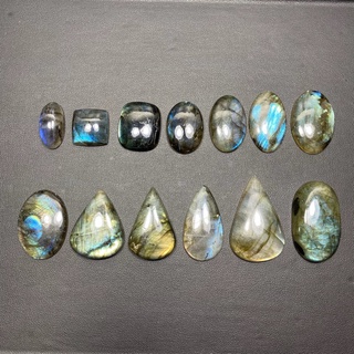 หินลาบราโดไรท์ เจียรทรงหลังเบี้ย (Labradorite Cabochon)