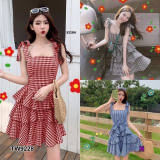 MF9228🍓
Dress เดรสสายเดี่ยว เนื้อผ้าทอลายสก็อต ช่วงกระโปรงแต่งระบายชั้นๆ เย็บสายติดเอวผูกโบว์เก็ๆ