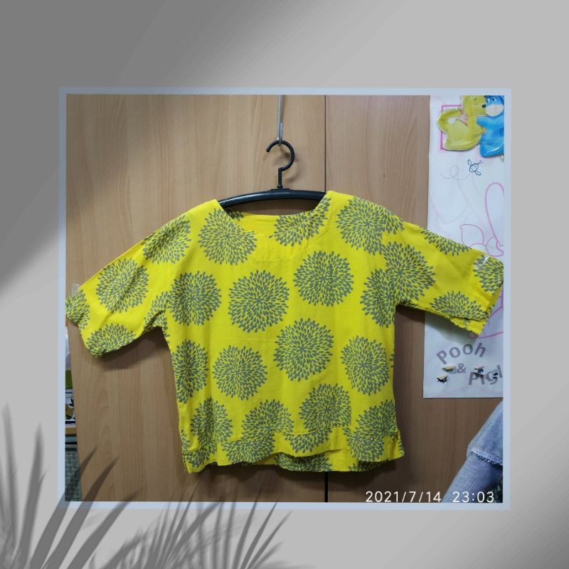 เสื้อผ้าไทย//ผ้าฝ้ายสีเหลืองพิมพ์ลาย อก46นิ้ว