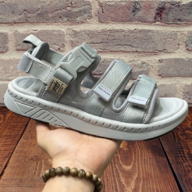 ยันกิ ใช่00231รองเท้าแตะผู้ชายและผู้หญิงสายไขว้แฟชั่นกีฬาสําหรับนักเรียนไปโรงเรียนและออกไปข้างนอกด้ว