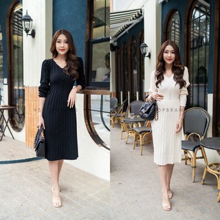 เดรสอนันดากระโปรงร่องใหญ่