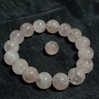 สร้อยข้อมือหินธรรมชาติ Natural rose quartz 11.5-12mm no dyed