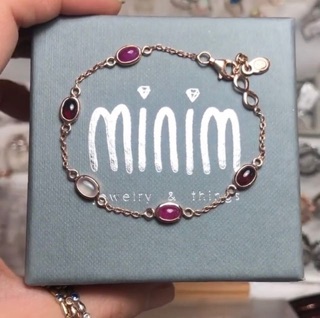 Preorder minim สร้อยข้อมือ พลอย5เม็ด