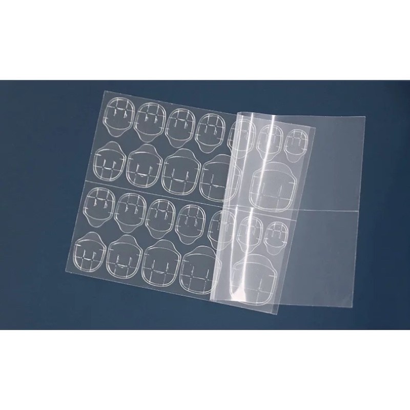 แผ่นกาวซิลิโคนขนาดบางเพียง 0.3mm (บางกว่าทั่วไป ติดแล้วมีเนียนกว่า) สำหรับติดเล็บปลอม
