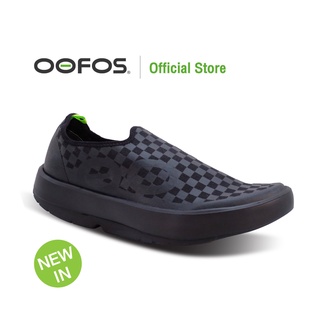 OOFOS OOMG MENS  EEZEE - BLACK CHECKERBOARD - รองเท้าแตะเพื่อสุขภาพ นุ่มสบายเท้าด้วยวัสดุอูโฟม บอกลาปัญหาสุขภาพเท้า