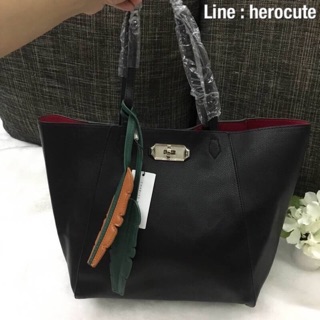 CHARLES &amp; KEITH OVERSIZE TURN-LOCK TOTE ของแท้ ราคาถูก