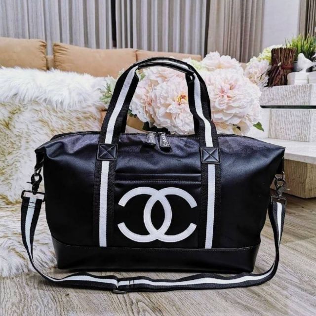 CHANEL Large Travel Bag VIP Gift With Purchase จาก Chanel Perfumes Counter วัสดุ NYLON &amp; Polyester 100%