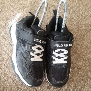 รองเท้าเด็กมือสอง FILA SIZE 20