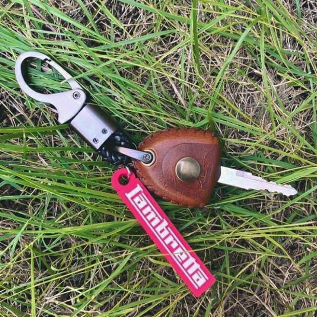 คลาสสิก!! พวงกุญแจ หนังแท้ Lambretta G350 V200 V125 พร้อมสายคล้องหนังถักพรีเมี่ยม เข้ารูป กุญแจ :Poc