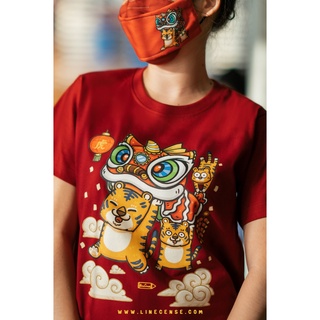 เสื้อยืดผ้าฝ้ายพิมพ์ลายขายดี" Year of the Tiger " เสื้อยืดสีแดงลายปีขาล ลายพี่เสือเชิดสิงโตและเชิดมังกร ดีไซน์สุดพิเศษ b