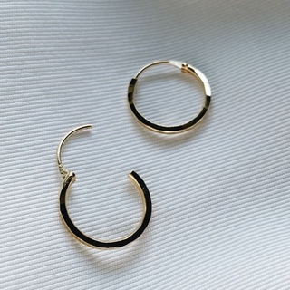 Hammered Slim Hoops, 18K Gold Plated Sterling Silver Earrings E0057 | เงินแท้ 925 ชุบทองเเท้ 18 กะรัต