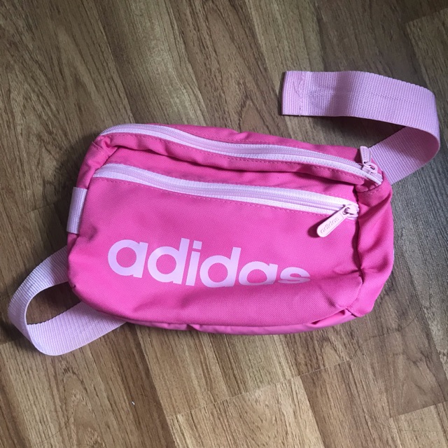 กระเป๋าคาดอก adidas (ของแท้มือสอง)