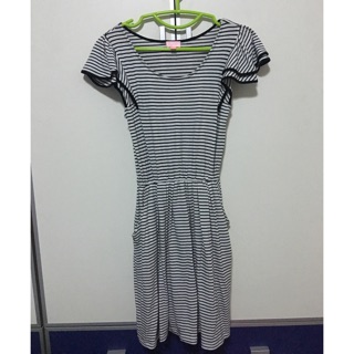 Mixx dress ผ้ายืดแขนระบาย เก่าเก็บไม่เคยใส่ค่ะ