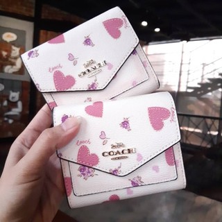 COACH 69683 SMALL WALLET WITH HEART FLOWER กระเป๋าสตางค์ใบสั้น