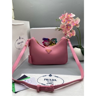 กระเป๋า prada   size 23 cm ออริหนังแท้สวยมาก