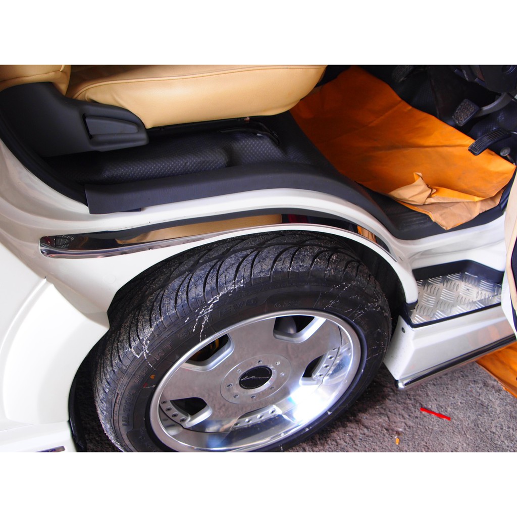 เลสกันรอยประตูคู่หน้า สำหรับรุ่น TOYOTA COMMUTER 2005-2018.