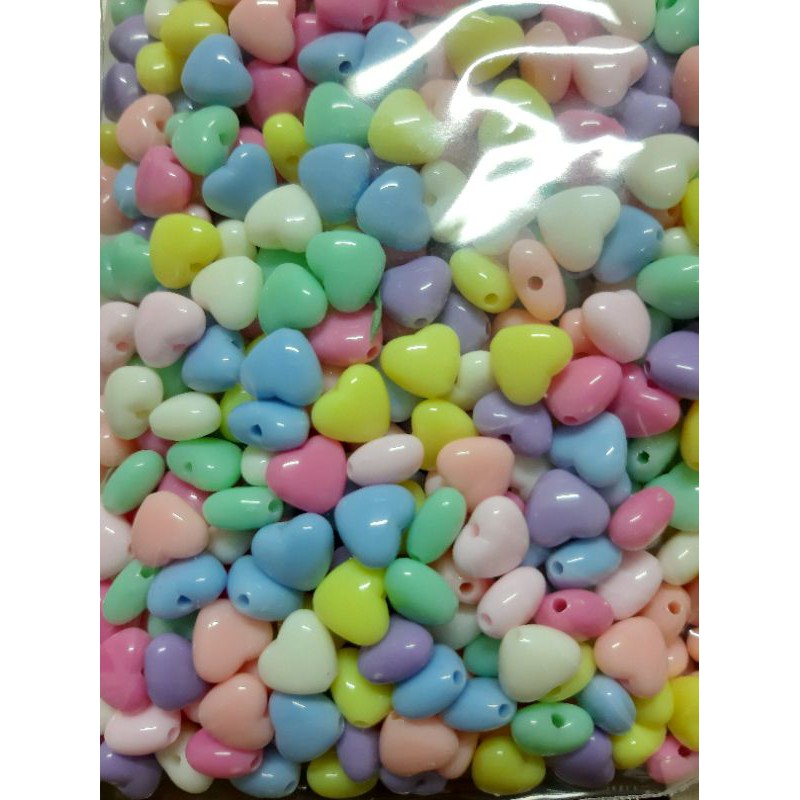 ลูกปัดรูปหัวใจคละสีหวาน ขนาด 8 มิล ราคา 50฿ จำนวน 100 ชิ้น