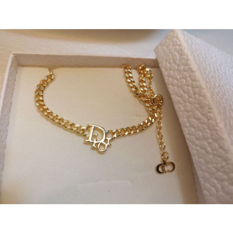 Dior necklace vintageสร้อยคอDior ✨
ของแท้💯%
ขนาดปรับได้ค่ะ
ขนาด17.5นิ้ว 
5900🔖
