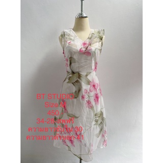 เดรสยาว ผ้าชีฟองสีขาว พิมพ์ลายดอก มีซับ มือหนึ่งป้ายห้อย BT STUDIO SIZE M