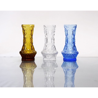 แจกันแก้ว มี 3 สี ใส ฟ้า และสีชา ปากแจกันกว้าง 5 ซม. สูง 14 ซม.