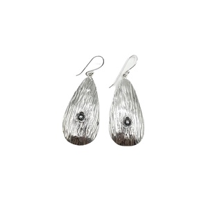 DSP ต่างหูเงิน ลายเปลือกไม้ ประดับดอกไม้ เงินแท้ 925 : DSP 925 Sterling Silver Earing [ESPM0031]