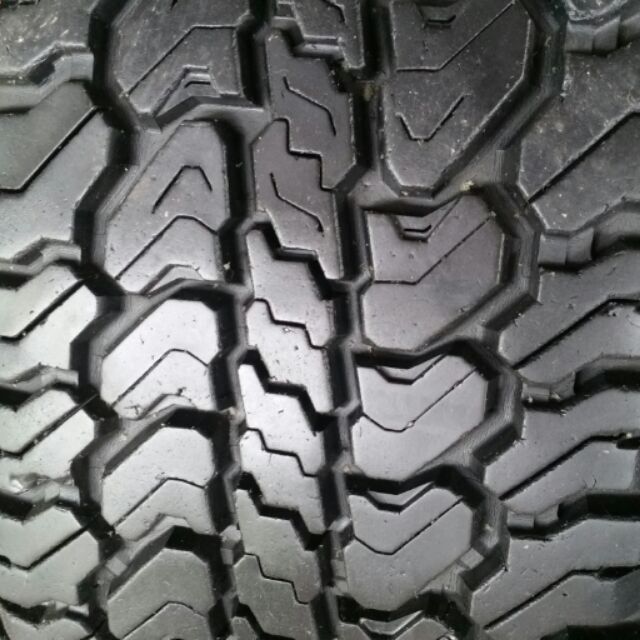 ยางมิชลิน ยางA/T 225-70-15 ยางปีเก่าแต่ดอกและเนื้อสวยใหม่แน่น