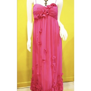 ชุดราตรียาว สีชมพูสด ผ้าชีฟอง งานหลุดจากช๊อป เกรดA ซับในอย่างดี size M อก 29” เอว 28” สะโพก 34” ยาวชุด 56.5”