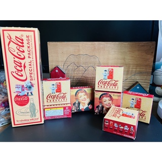 พรีเมี่ยม Special package bottled Coca Cola and Kaiyodo oldie figures  ขายเหมาทั้งกล่อง 6 ชิ้น