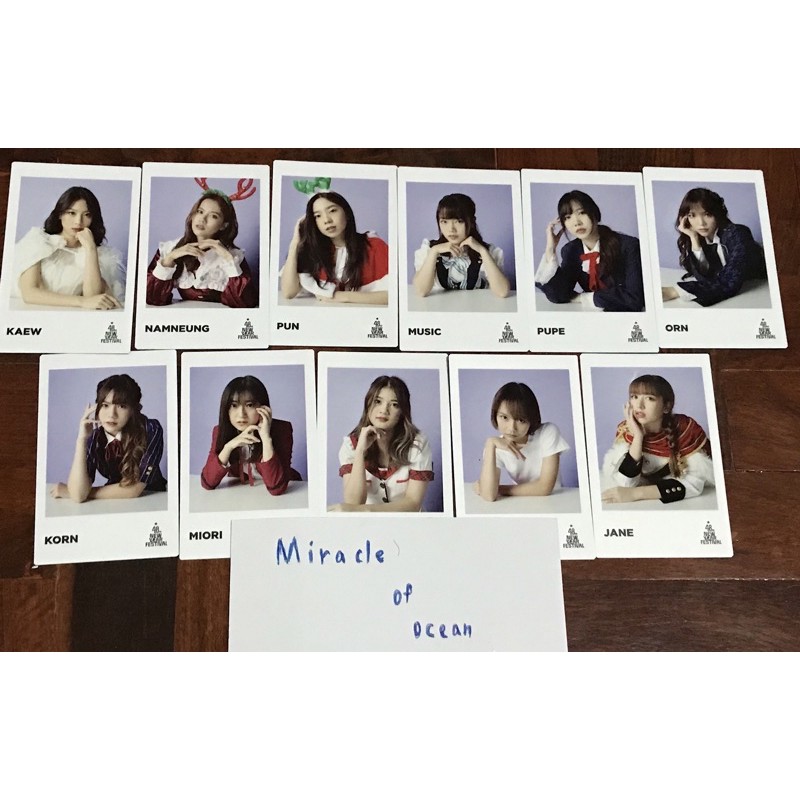 fake poraloid merry memorial bnk48 ปีใหม่ รุ่น1 แก้ว ปัญ น้ำหนึ่ง มิวสิค ปูเป้ อร เจน ก่อน มิโอริ เค