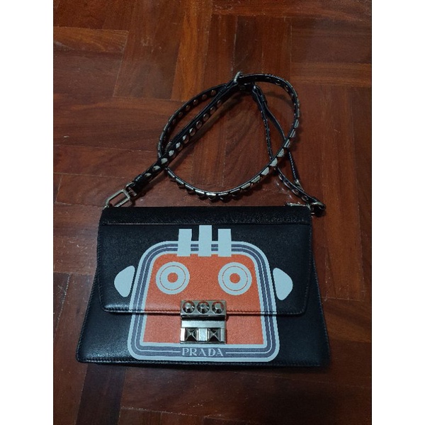 prada กระเป๋าสะพายข้าง