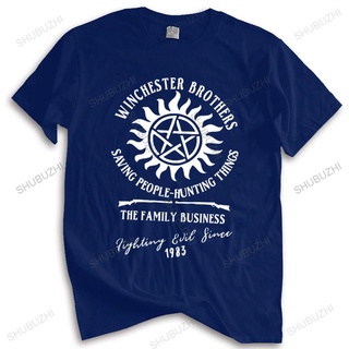 ถูกสุดๆมาใหม่ เสื้อยืดลําลอง แขนสั้น พิมพ์ลาย Supernatural Brothers Huntin Things Dean Sam Castiel สไตล์ยุโรป สําหรับผู้