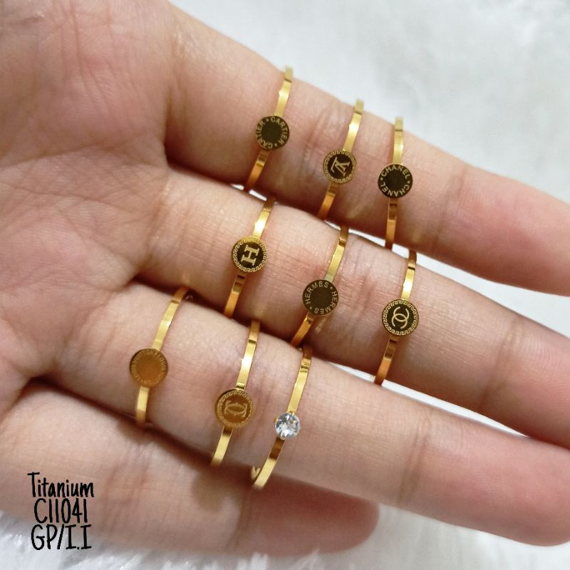 แหวนไทเทเนียมบางเรียบง่ายสีทอง ค11041