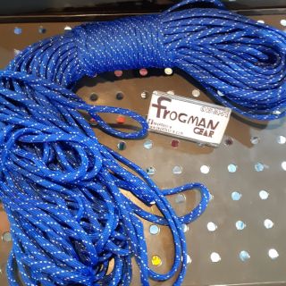 Frogmangear 
Paracord 550 lb NAVY Blue-White dot 
ยาว 30 m 
ไส้ใน 7เส้น
เชือกพาราคอด 550lb