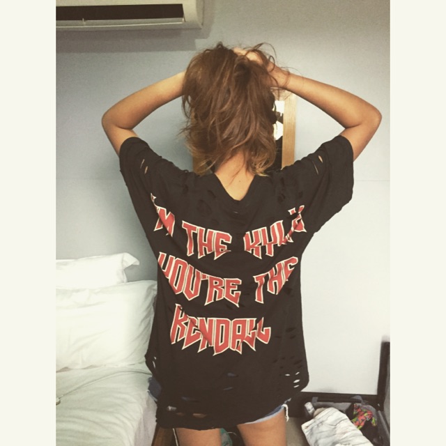 ส่งต่อ Kylie Jenner Distressed T-Shirt ของแท้ล้านเปอร์เซ็นต์