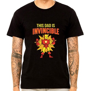 เสื้อยืดผู้ 【ชุดกีฬา】เสื้อยืดแขนสั้น ผ้าฝ้าย 100% พิมพ์ลาย Marvel Legends Iron Man This Dad Is Invincible สไตล์ฮาราจูกุ