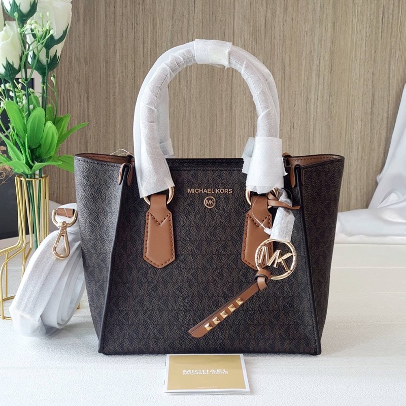 กระเป๋า แท้ 💯Michael Kors Kris Small Logo Satchel รหัส 30F1G2KS1B