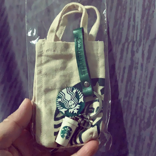 กระเป๋าพร้อมกุญแจ Starbucks