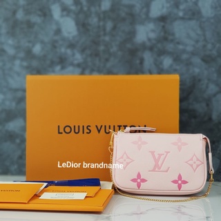 [ทักแชทก่อนสั่งซื้อ]Louisvuitton รุ่น Mini Pochette Accessoires  งานดีสุด เล็กน่ารัก  สีไล่เฉดสดใสมีสีสันคุ้มค่ารับซัมเม