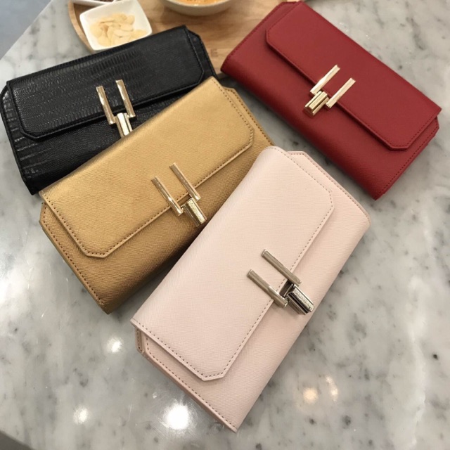 CHARLES & KEITH TURN-LOCK LONG WALLET กระเป๋าเงินใบยาวทรงสวย