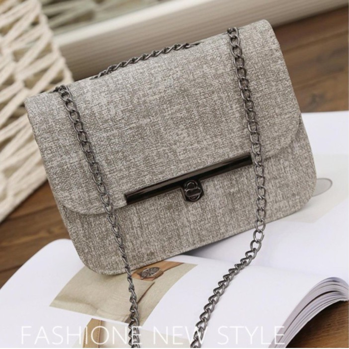 Fashion กระเป๋าสะพายข้าง/พาดลำตัว รุ่น0020 Bag ทรงเหลี่ยมสายสะพายโซ่