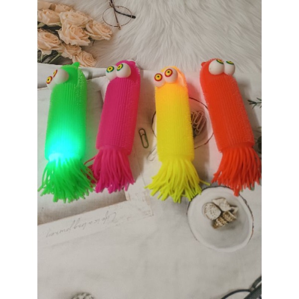 ลูกบอลบีบ  ของเล่นเด็ก ตัวบีบรูปสัตว์ รูปตุ๊กตา น่ารัก ไฟกระพริบสวยงาม (ราคา/1ชิ้น)