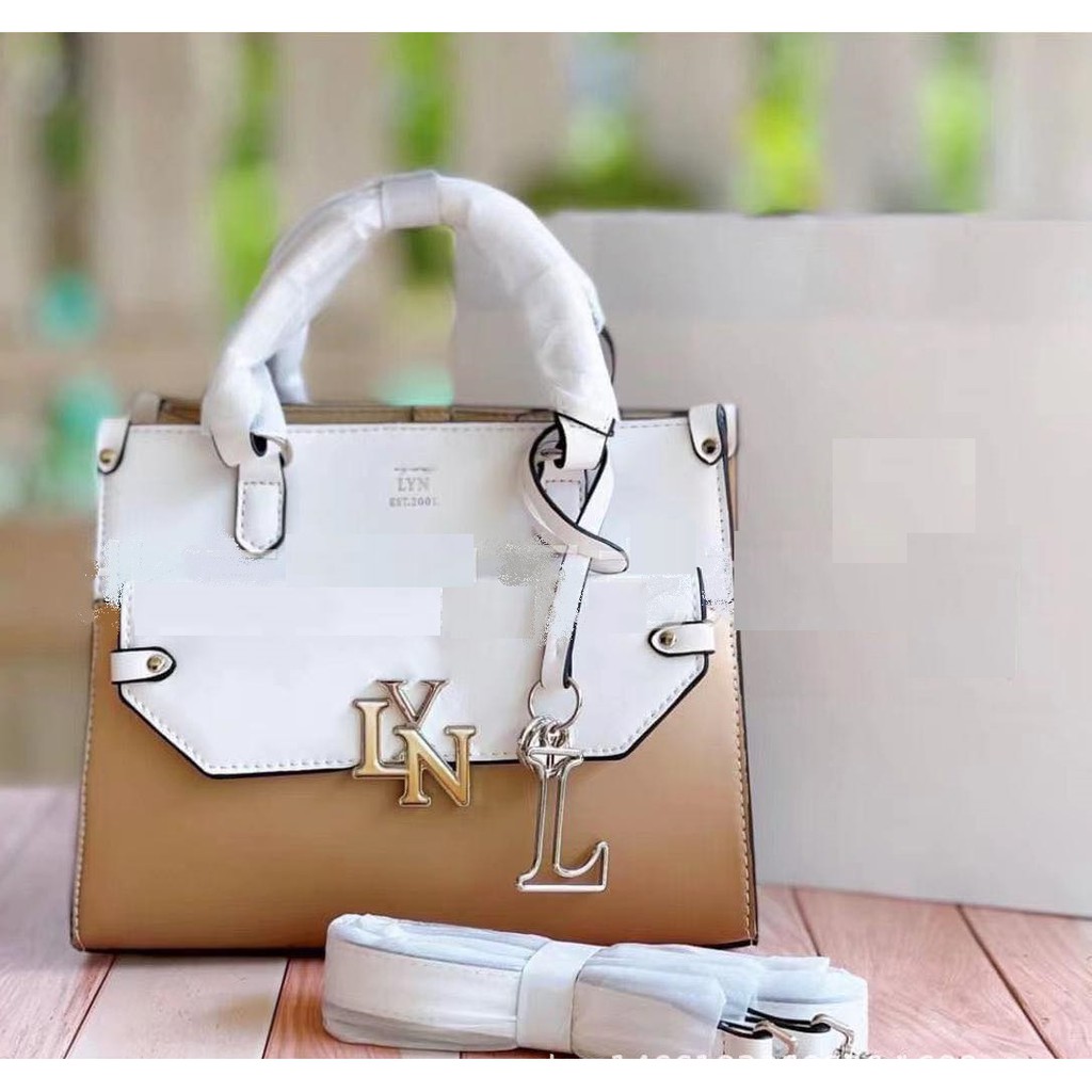 กระเป๋า LYN สุดสวย ซื้อกระเป๋าใบใหญ่พร้อมกระเป๋าสตางค์ใบเล็ก LYN