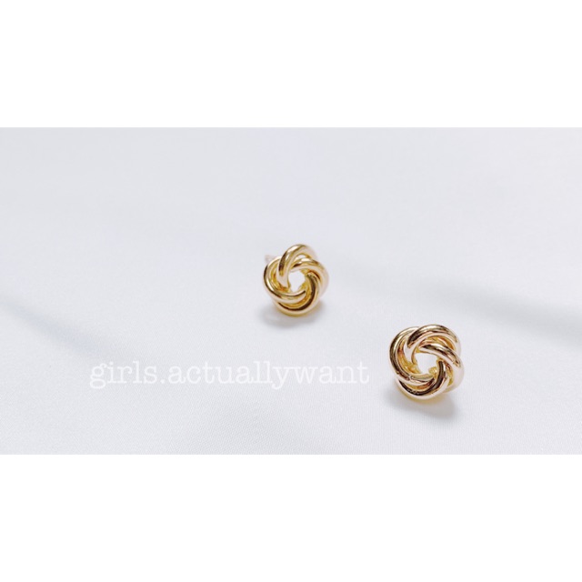 Gold Twisted earrings