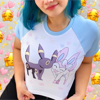 ⭐️พร้อมส่ง⭐️เสื้อครอปแขนสโลปเข้ารูป พิมพ์ลายPokemon