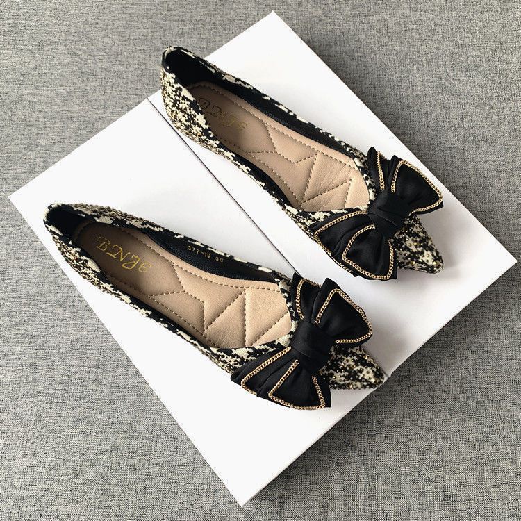 พร้อมส่ง รองเท้าแตะส้นแบนสีดำสไตล์เกาหลี, หัวแหลม, โบว์, หนังนิ่ม,คุณภาพสูง,ย้อนยุคที่หรูหรา,แฟชั่นลำลอง, รองเท้าเดี่ยว ราคา ถูกที่สุด ดีลบีเคเค แกลเลอรีภาพที่ 3