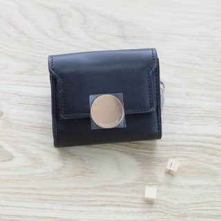 กระเป๋า Charles Circular Buckle Square Wallet