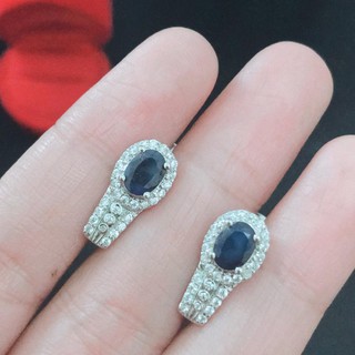 ต่างหูพลอยไพลินสีน้ำเงินเข้ม (Blue Sapphire) เงินแท้ 92.5 % ประดับด้วยเพชรรัสเซีย รุ่น GE2615-BS