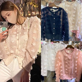 เสื้อลูกไม้ปักแขนยาวผ้าฝ้าย งานคอกลม ดีเทลดอกไม้ 3D ทั้งตัว ติดกระดุมมุกด้านหน้า